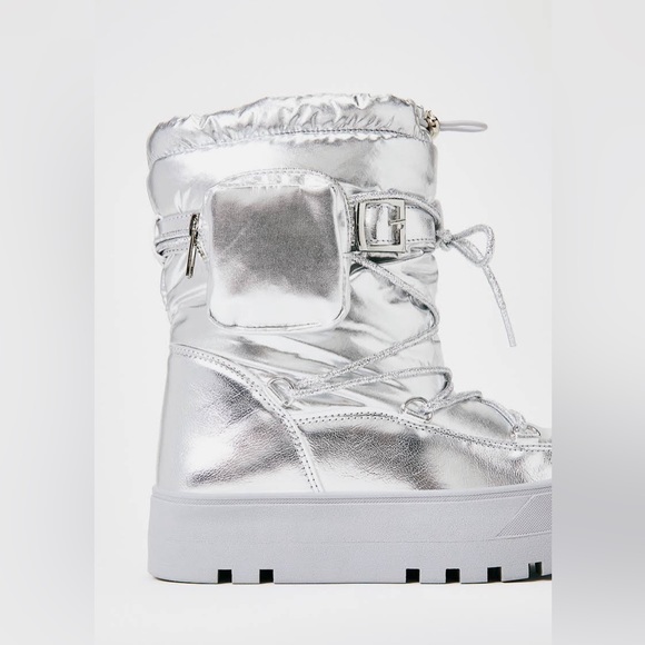 •Mila• Silver Snow/Moon Boots - Picture 2 of 6